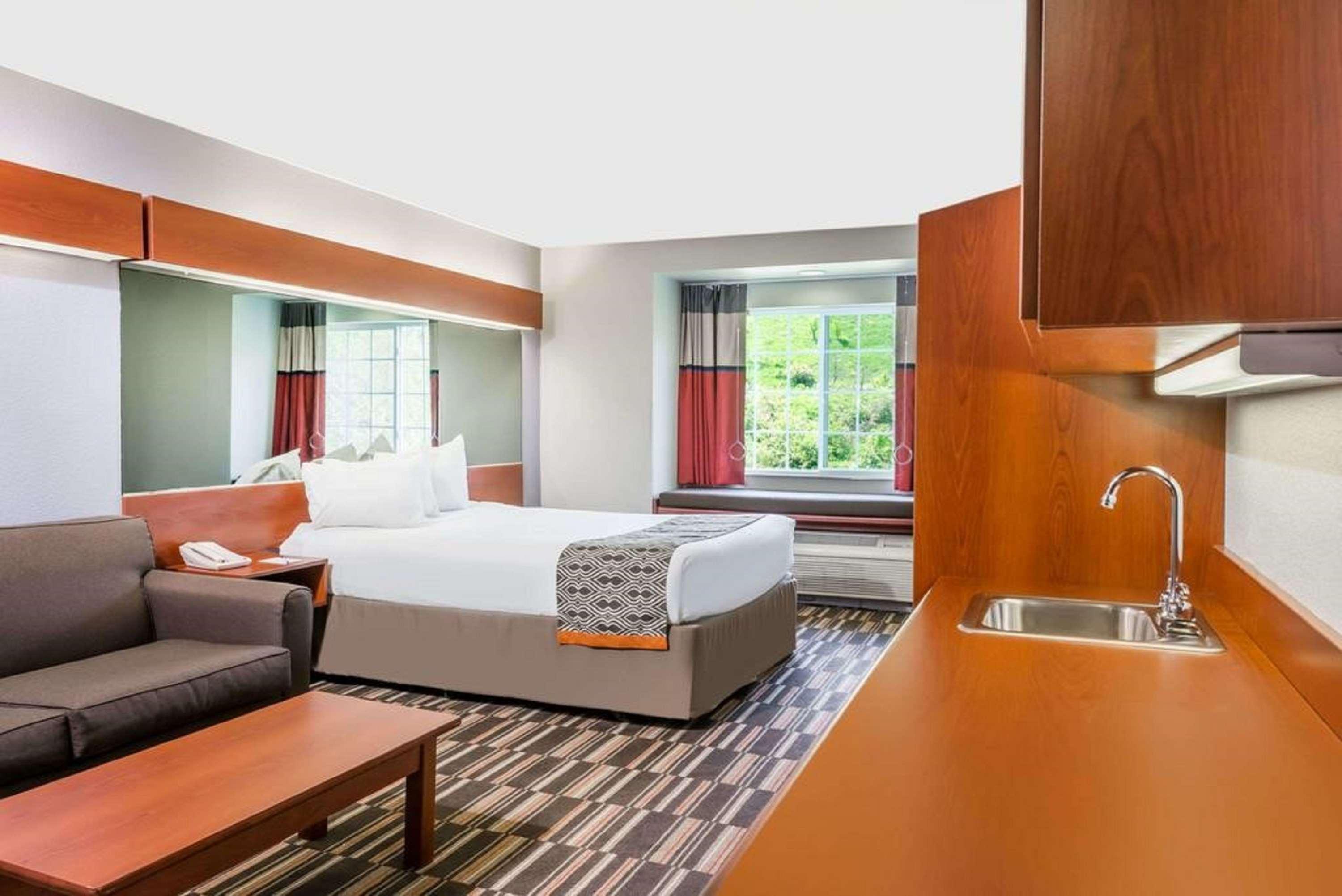 ชัวร์สเตย์ พลัส โฮเทล บาย เบสต์ เวสเทิร์น มอร์แกนทาวน์ Hotel ภายนอก รูปภาพ